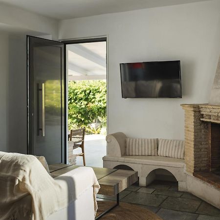 Binios Villa - Private Pool, Walking Distance From The Beach Vasilikí Exterior foto